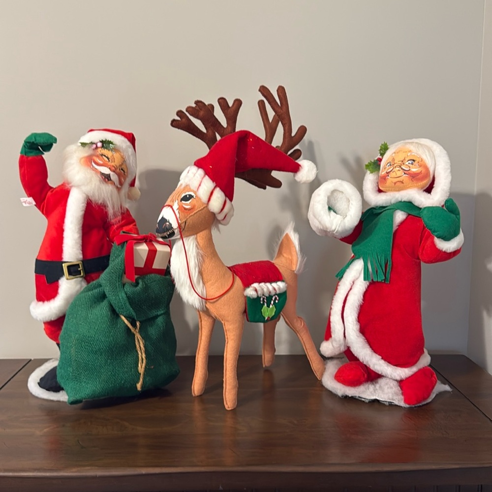 Annalee USA Santa, Mrs. Claus, and reindeer